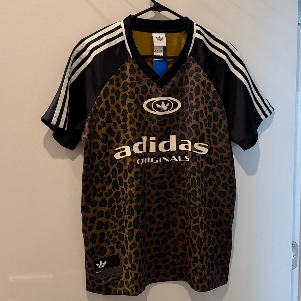 ✨Host pick✨ adidas Originals Satin Leopard Jersey - Retro Football Style - Picture 5 of 6